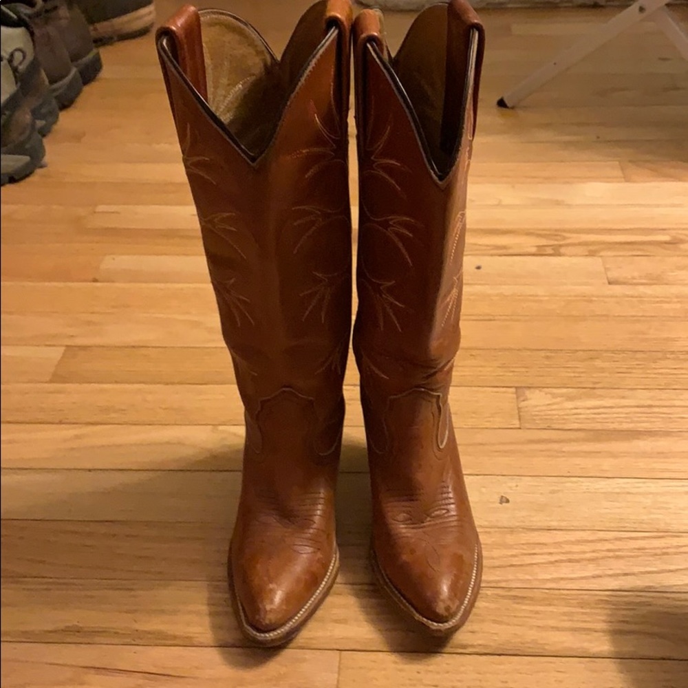 VINTAGE FRYE tan heeled cowboy boot
